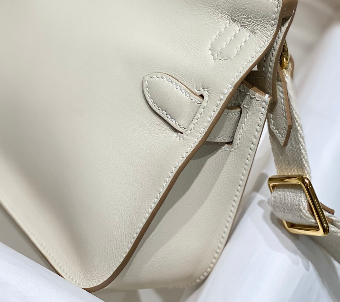 SAC BANDOULIÈRE KELLY 23 CM JYPSIERE EN CUIR BLANC GHW