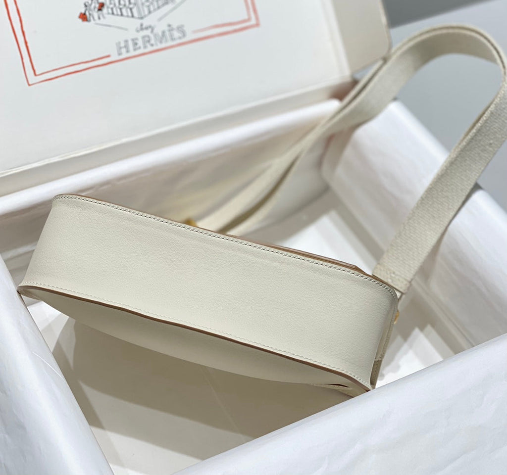 SAC BANDOULIÈRE KELLY 23 CM JYPSIERE EN CUIR BLANC GHW
