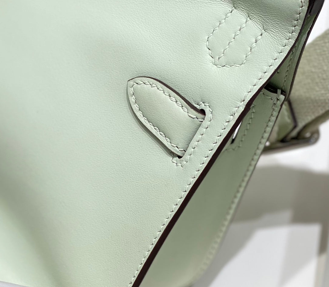 SAC BANDOULIÈRE KELLY 23CM JYPSIERE EN CUIR VERT CLAIR SHW