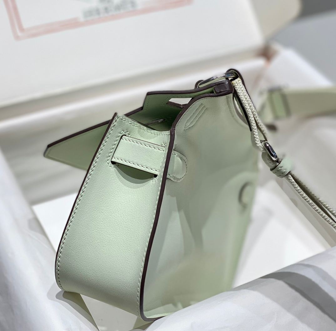 SAC BANDOULIÈRE KELLY 23CM JYPSIERE EN CUIR VERT CLAIR SHW