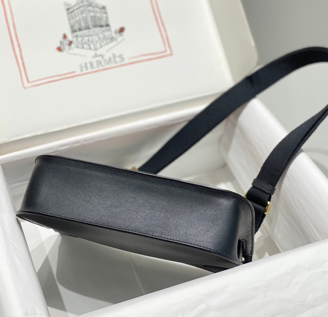SAC BANDOULIÈRE KELLY 23 CM JYPSIERE EN CUIR NOIR GHW