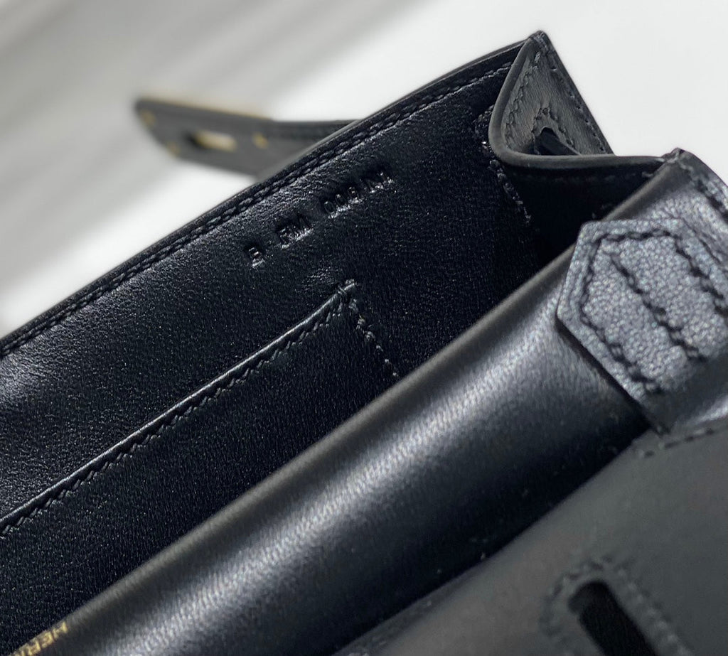 SAC BANDOULIÈRE KELLY 23 CM JYPSIERE EN CUIR NOIR GHW