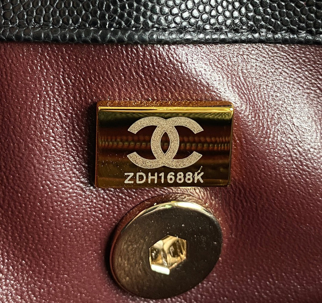 SAC À RABAT AVEC POIGNÉE EN COCO 23 CM NOIR MATELASSÉ CAVIAR QUINCAILLERIE OR CLAIR