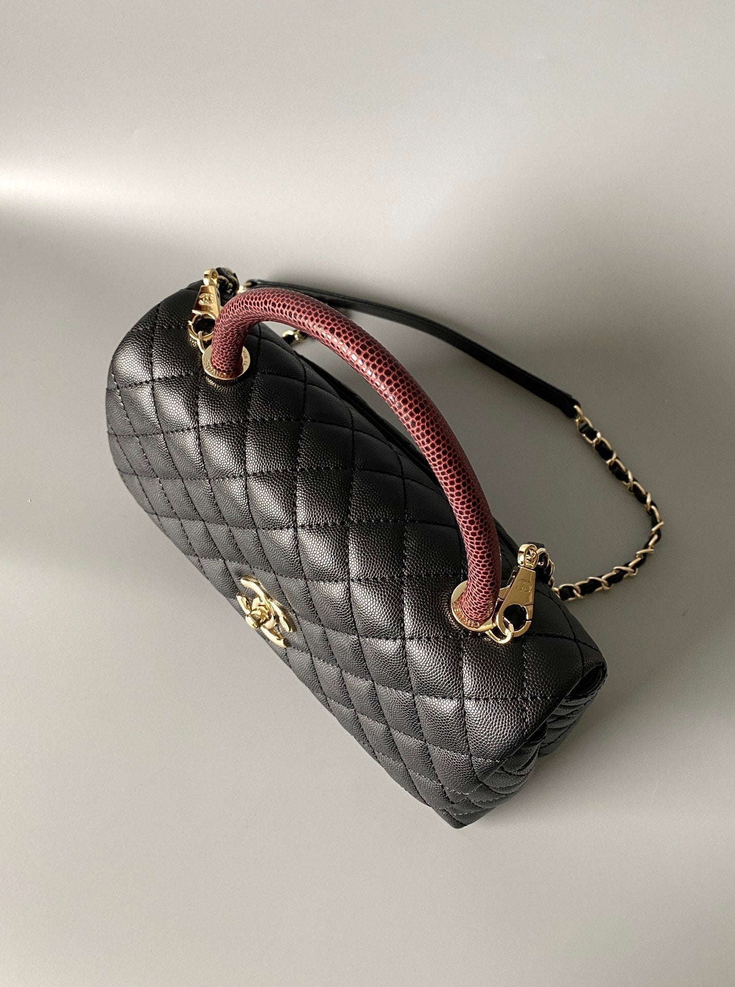 COCO HANDLE MEDIUM FLAP BAG 28CM BLACK QUILTED CAVIAR DARK RED TOP HANDLE