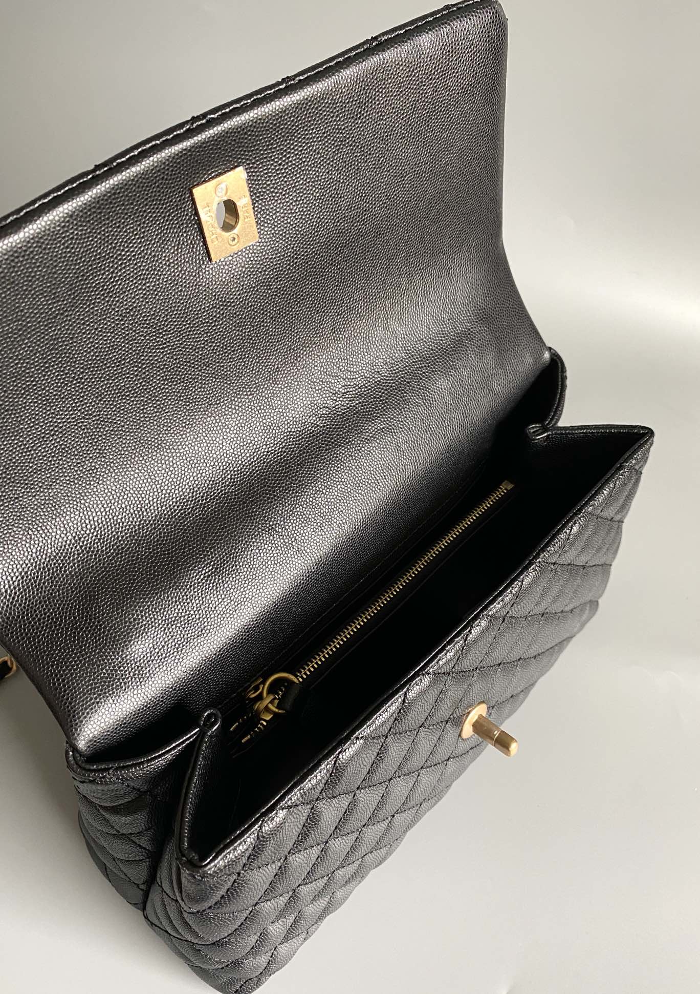 COCO HANDLE LARGE FLAP BAG 28CM BLACK QUILTED CAVIAR GOLD HARDWARE