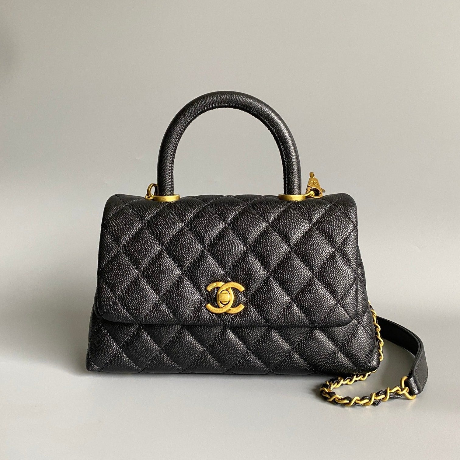 COCO HANDLE FLAP BAG 23CM BLACK QUILTED CAVIAR GOLD HARDWARE