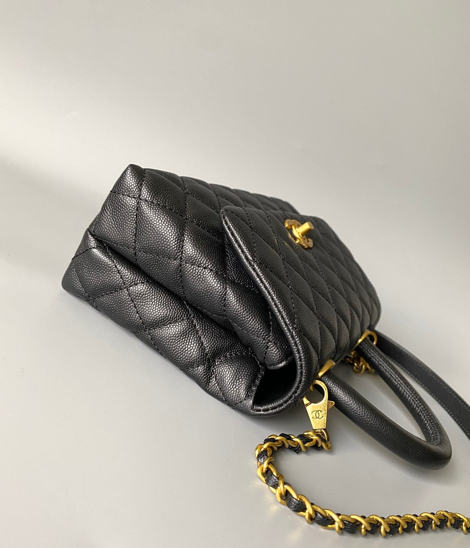 COCO HANDLE FLAP BAG 23CM BLACK QUILTED CAVIAR GOLD HARDWARE