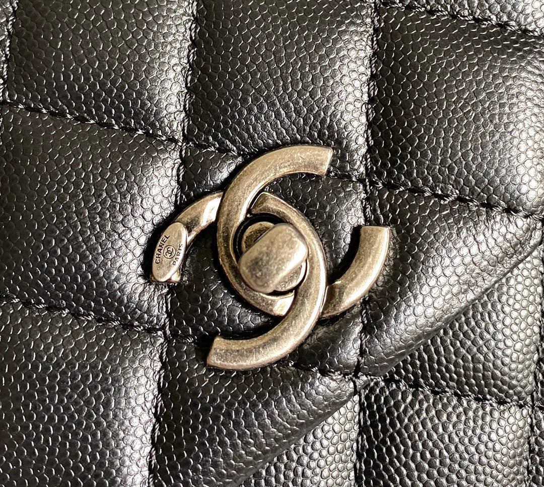 COCO HANDLE FLAP BAG 23CM BLACK QUILTED CAVIAR BLACK TOP HANDLE