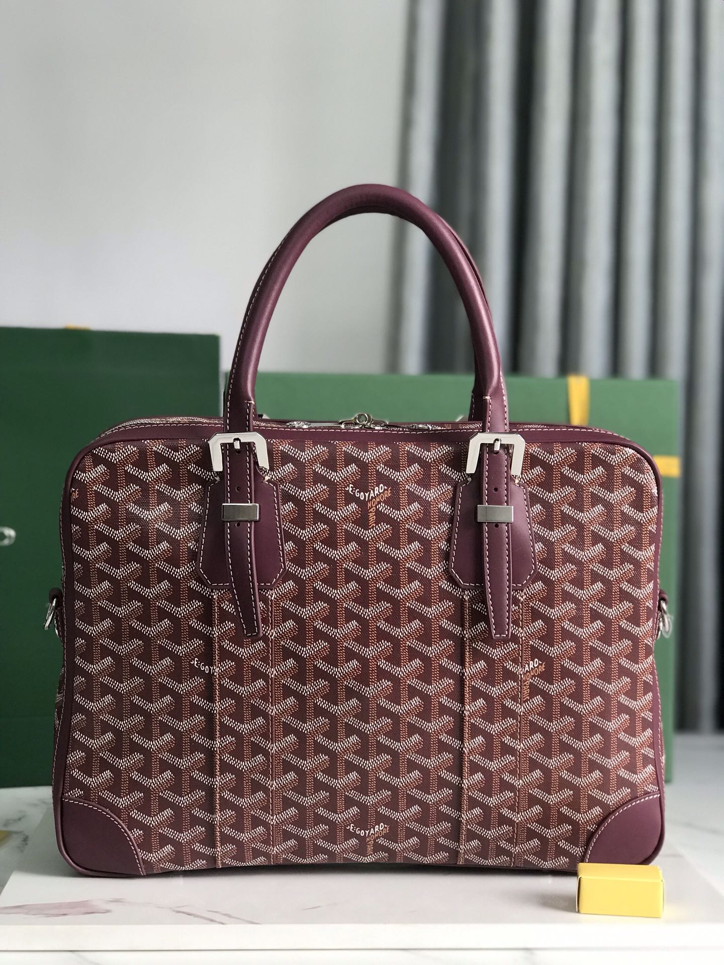 PORTE-DOCUMENTS AMBASSADE 35 EN TOILE GOYARDINE VIN ROUGE