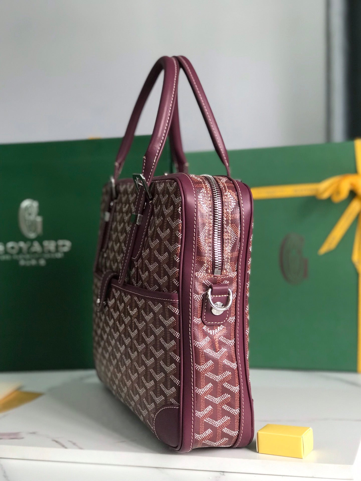 PORTE-DOCUMENTS AMBASSADE 35 EN TOILE GOYARDINE VIN ROUGE
