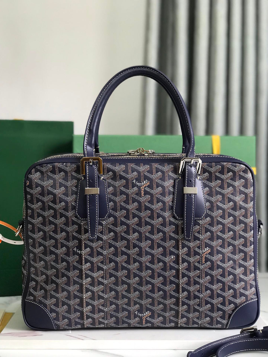PORTE DOCUMENT AMBASSADE 35 EN TOILE GOYARDINE BLEU MARINE