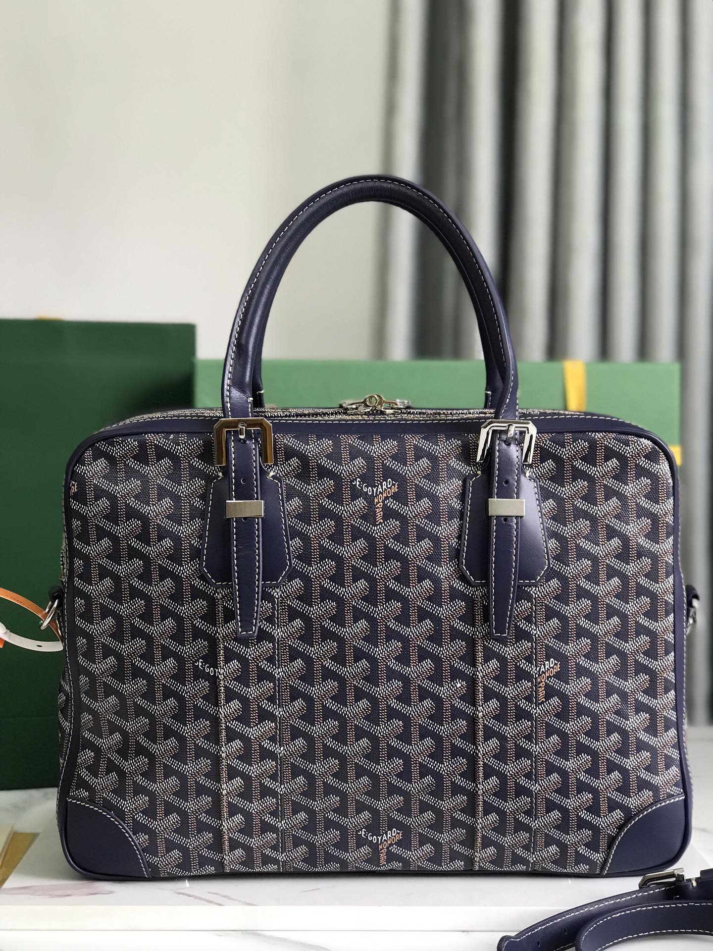 PORTE DOCUMENT AMBASSADE 35 EN TOILE GOYARDINE BLEU MARINE