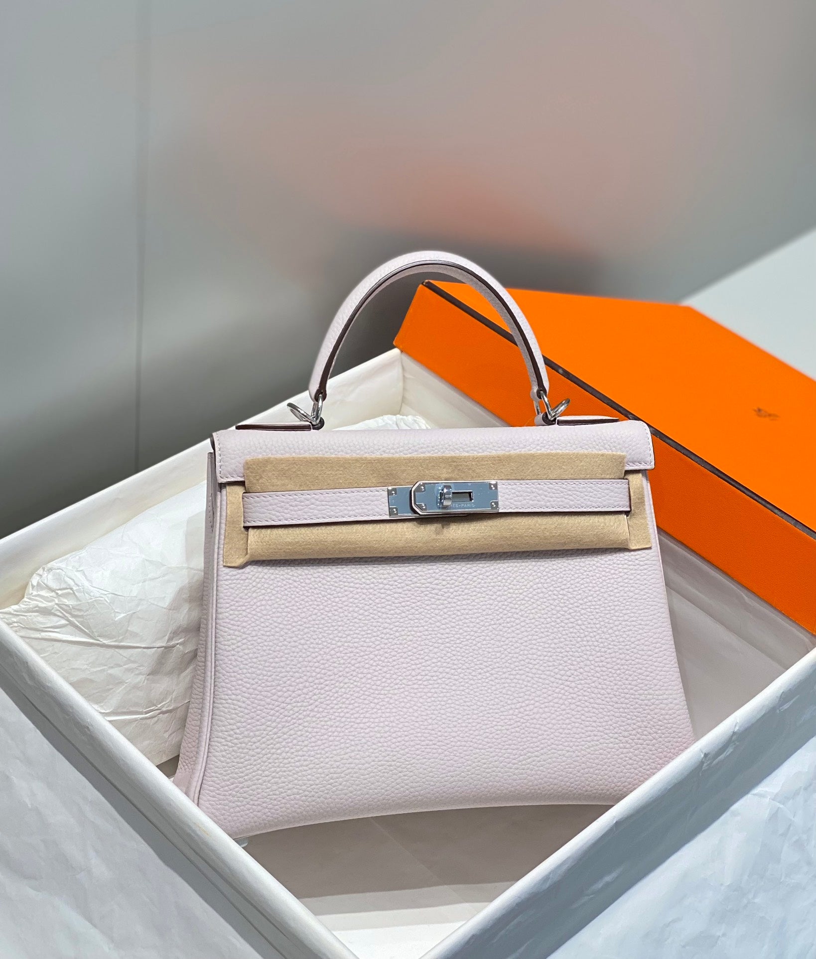 HM ケリー 28cm ライトピンク トーゴ シルバー金具