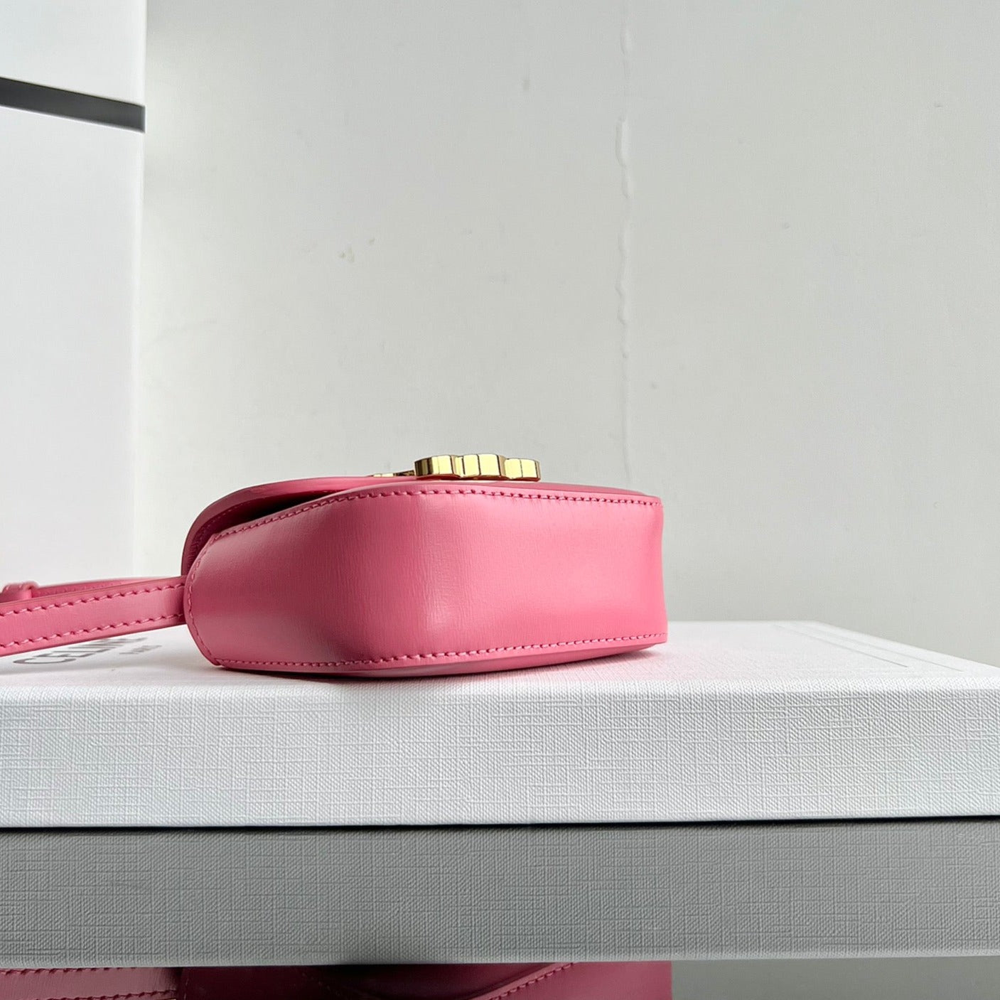 SAC À MAIN TRIOMPHE 11 EN CUIR DE VEAU ROSE VIF