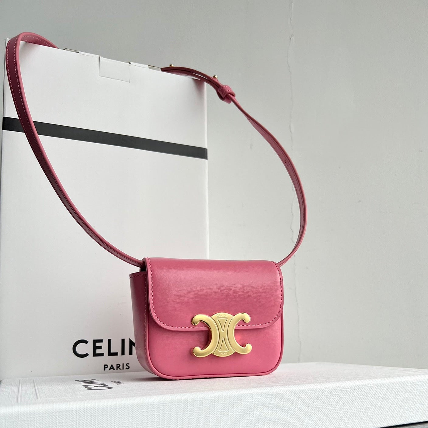 SAC À MAIN TRIOMPHE 11 EN CUIR DE VEAU ROSE VIF