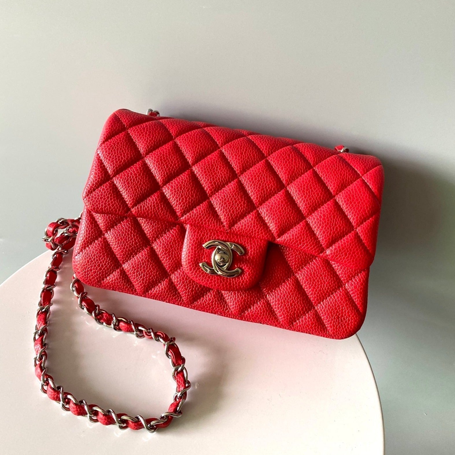 MINI SAC À RABAT RECTANGLE 20 CM ROUGE CAVIAR QUINCAILLERIE ARGENTÉE