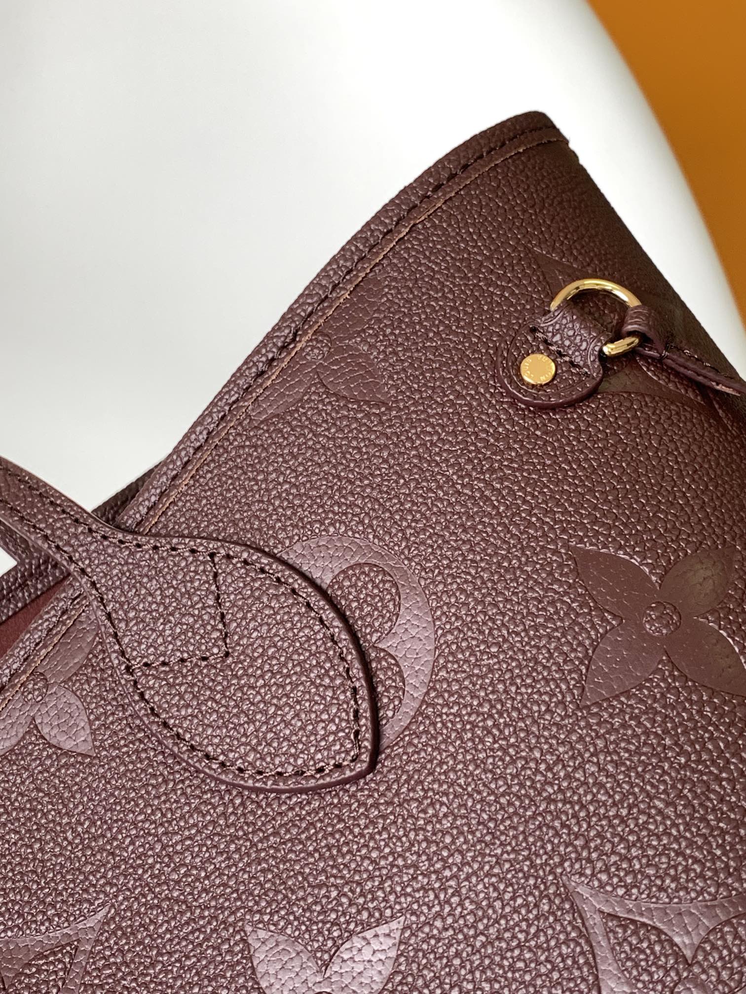 NEVERFULL MM 32 CUIR EMPREINTE MONOGRAMME VIN 