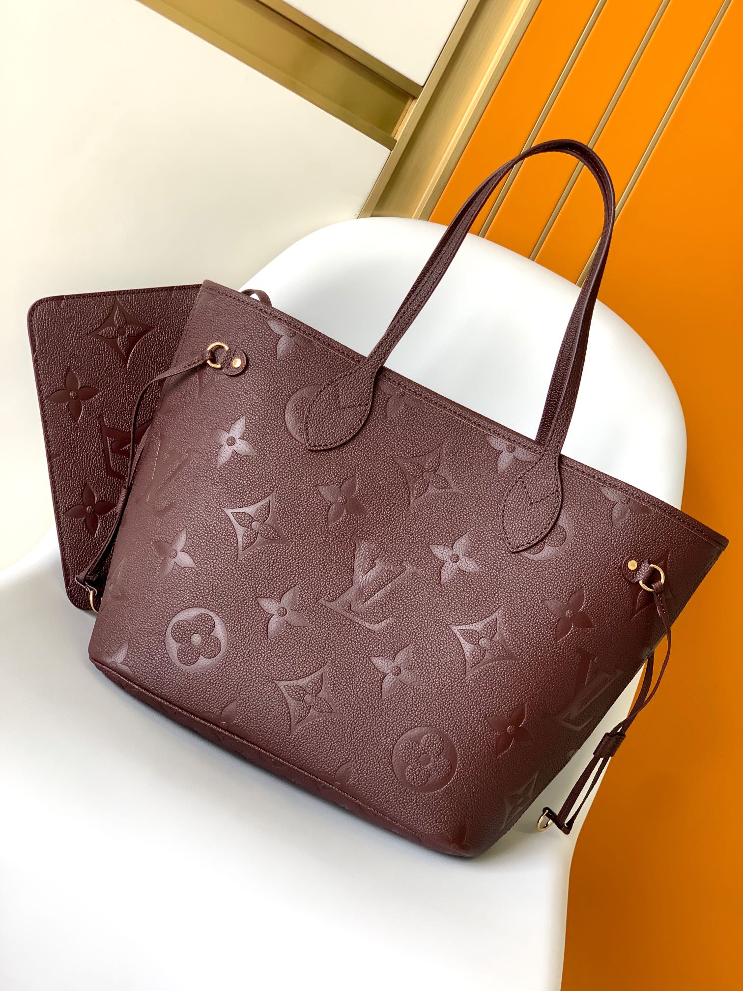 NEVERFULL MM 32 CUIR EMPREINTE MONOGRAMME VIN 
