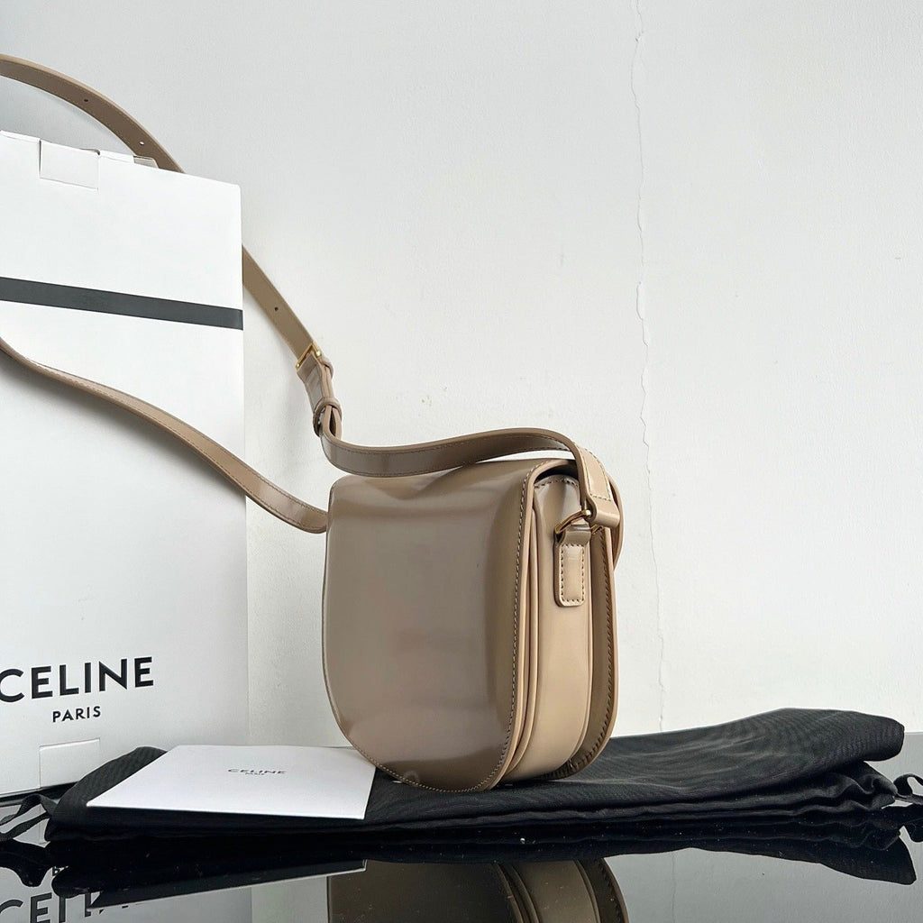 SAC À MAIN TRIOMPHE EN CUIR DE VEAU BRILLANT 18 GRIS CRÈME