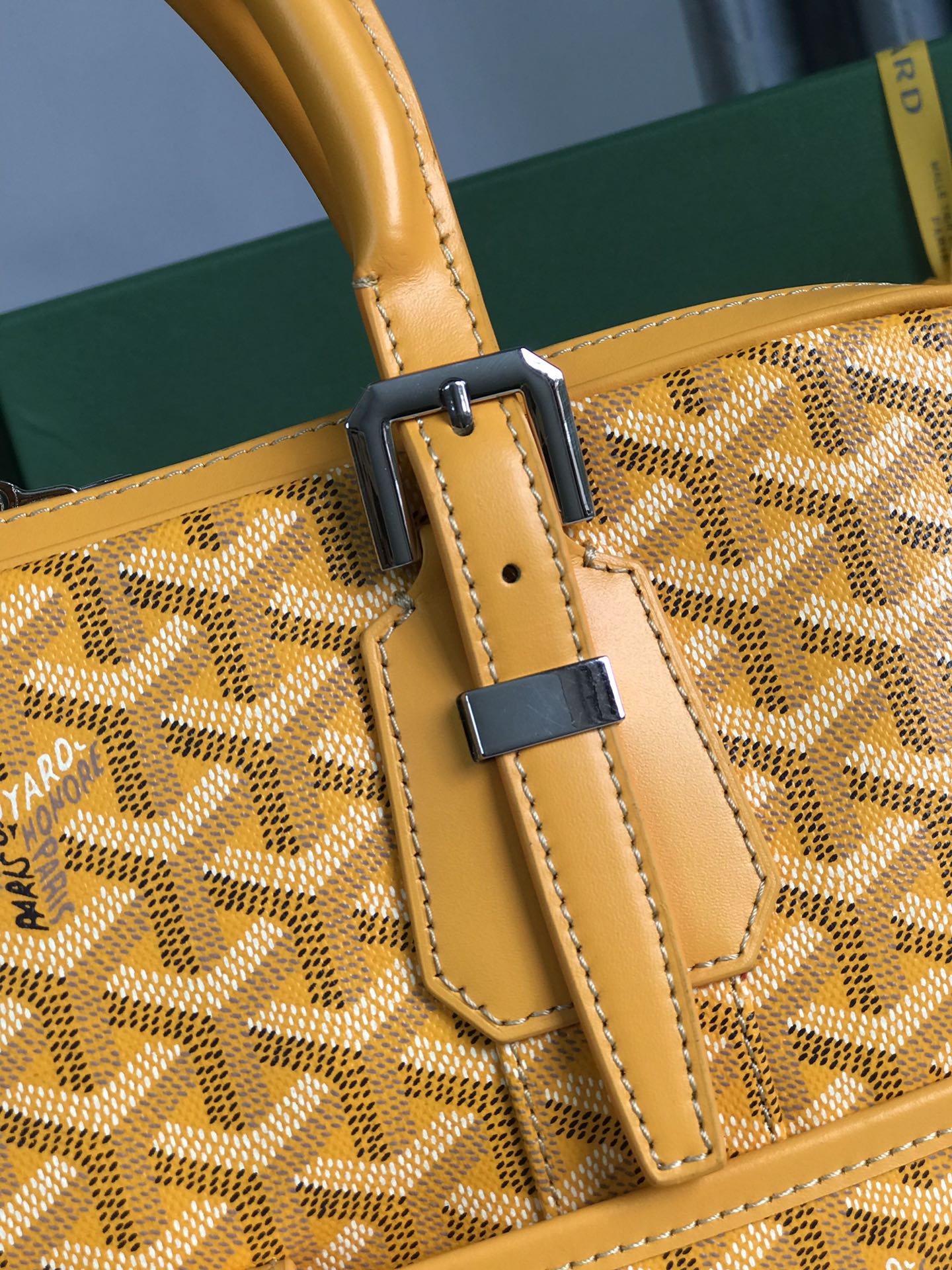 PORTE-DOCUMENTS AMBASSADE 35 EN TOILE GOYARDINE JAUNE