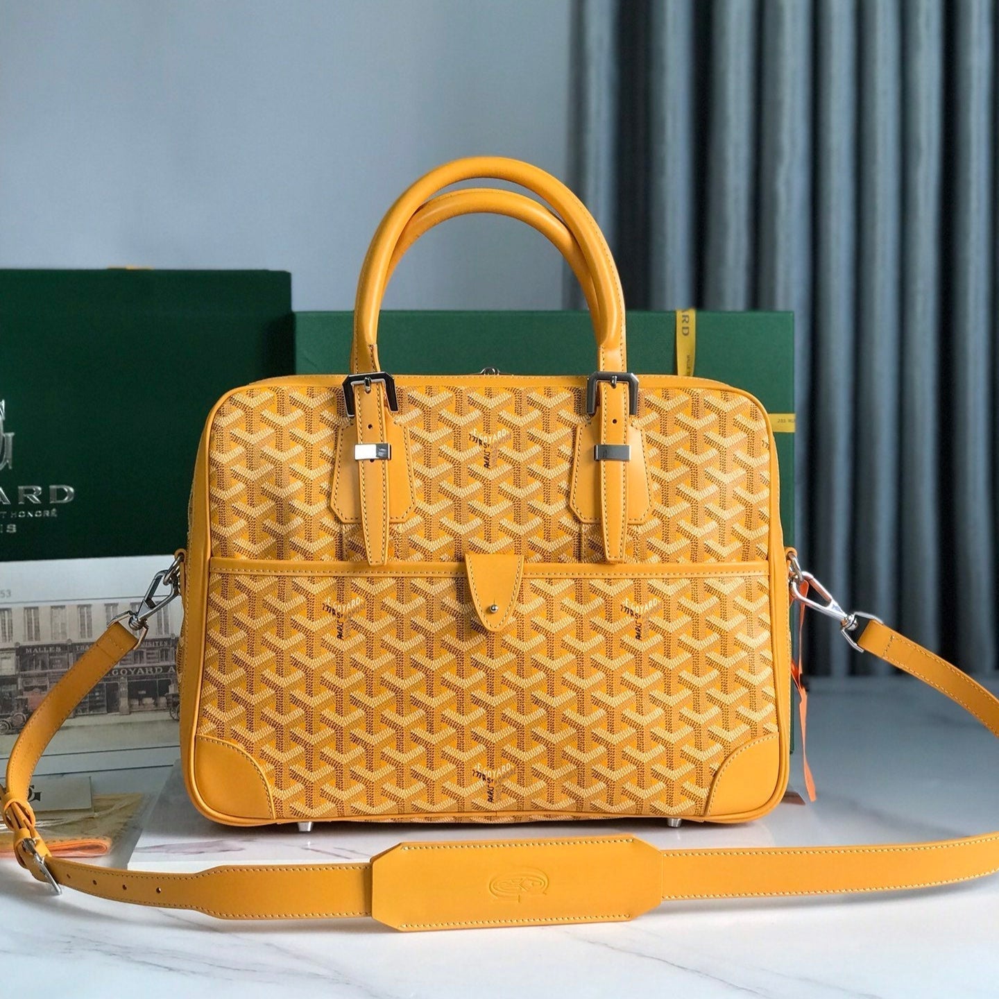 PORTE-DOCUMENTS AMBASSADE 35 EN TOILE GOYARDINE JAUNE