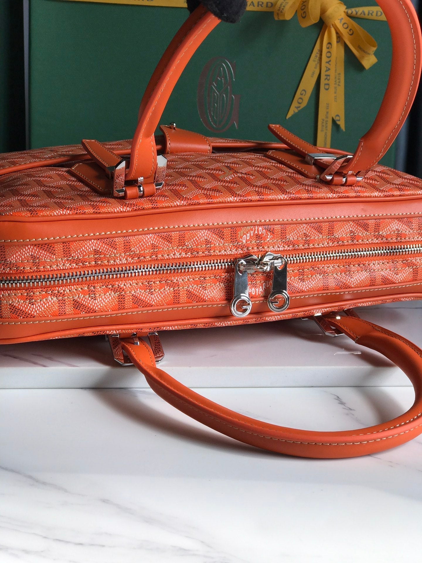 PORTE-DOCUMENTS AMBASSADE 35 EN TOILE GOYARDINE ORANGE