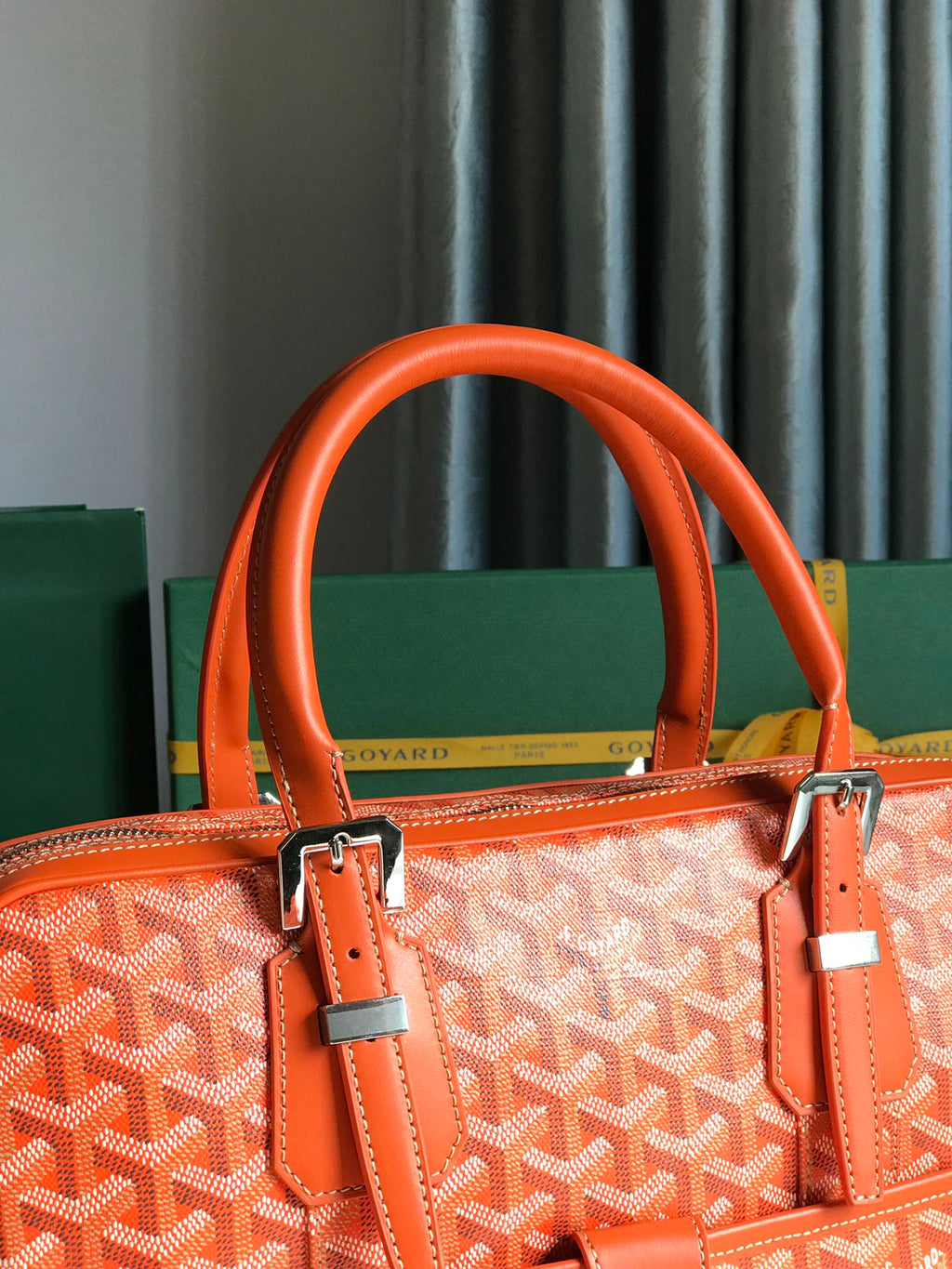 PORTE-DOCUMENTS AMBASSADE 35 EN TOILE GOYARDINE ORANGE