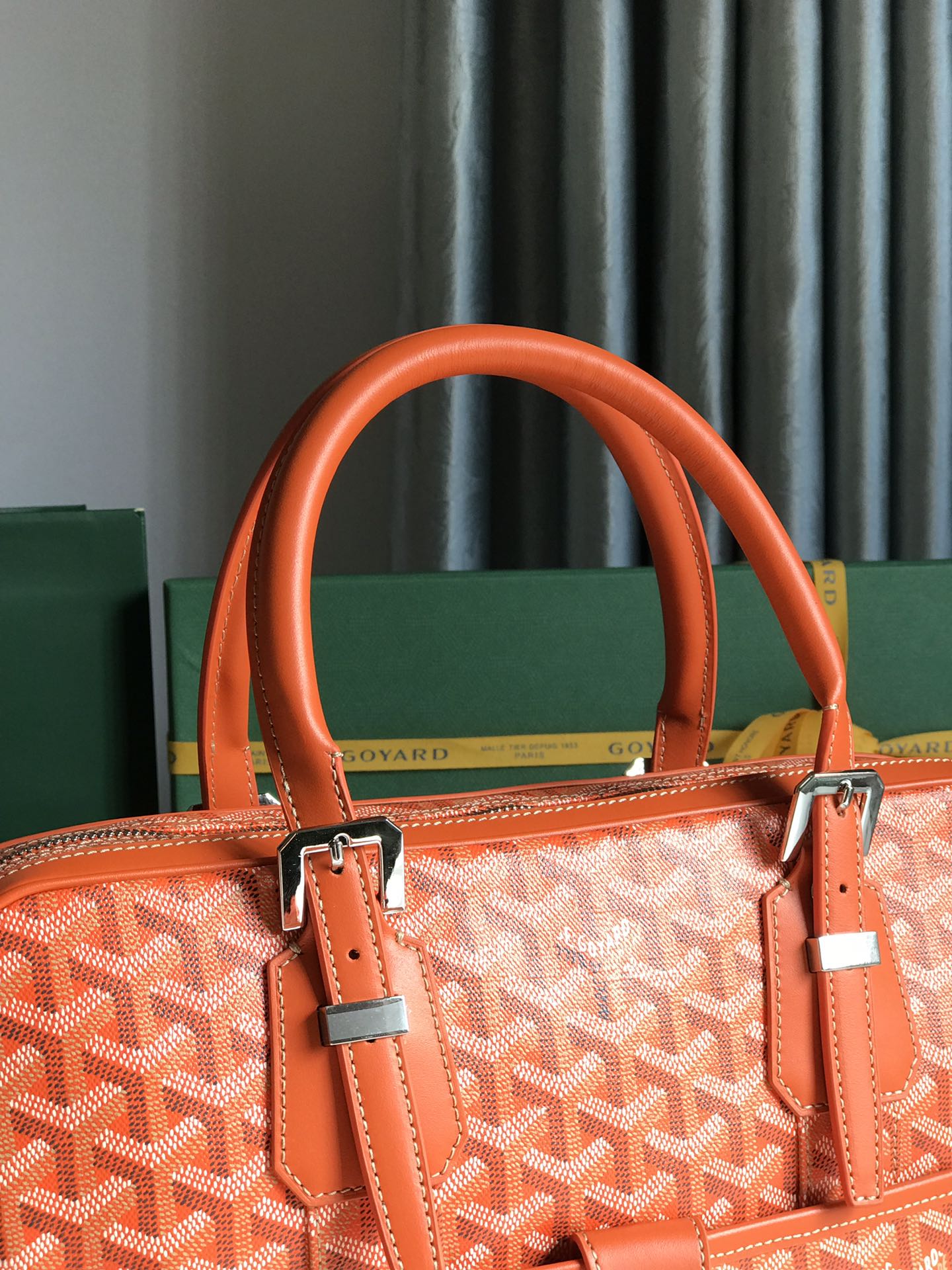 PORTE-DOCUMENTS AMBASSADE 35 EN TOILE GOYARDINE ORANGE