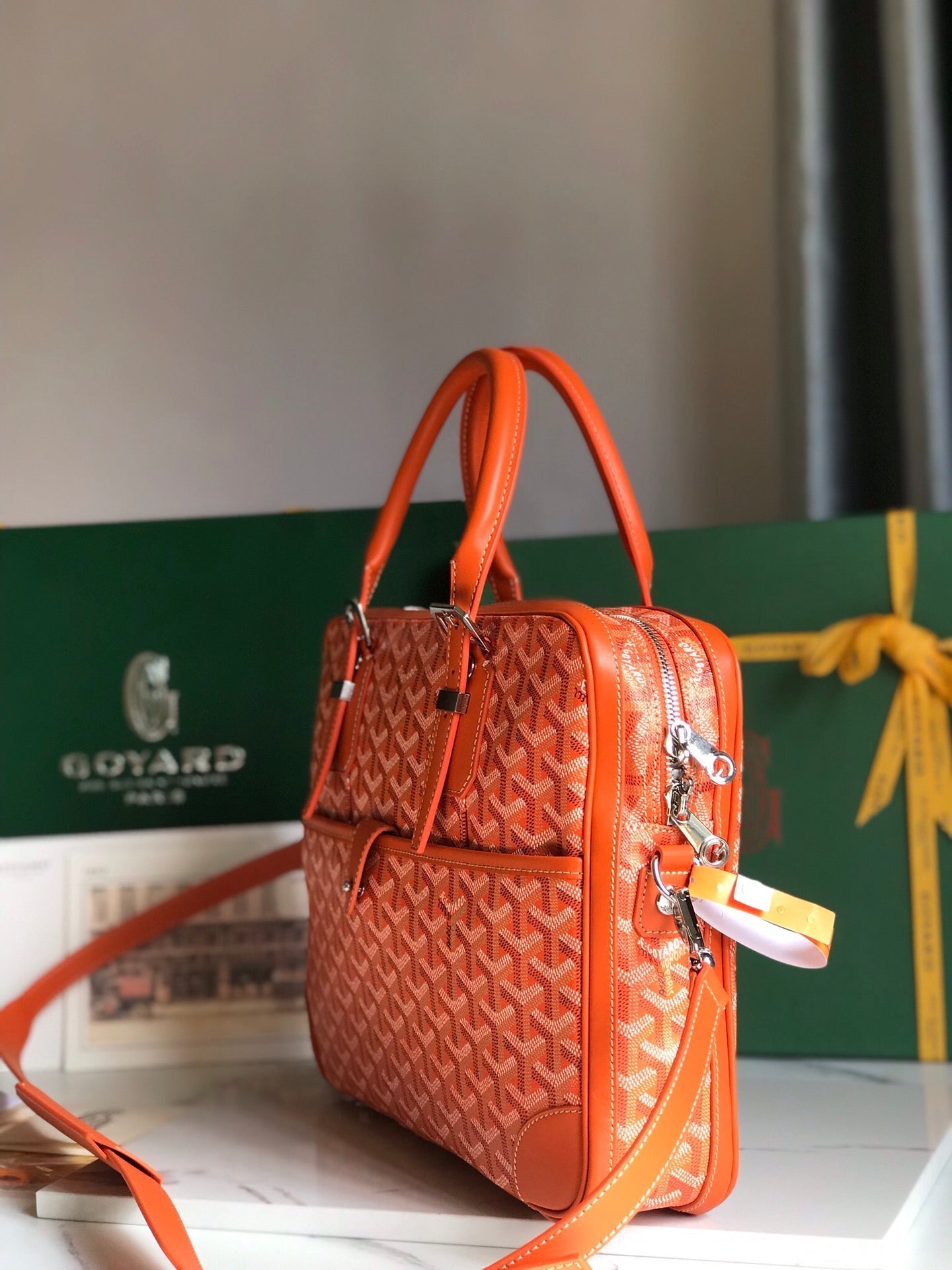 PORTE-DOCUMENTS AMBASSADE 35 EN TOILE GOYARDINE ORANGE