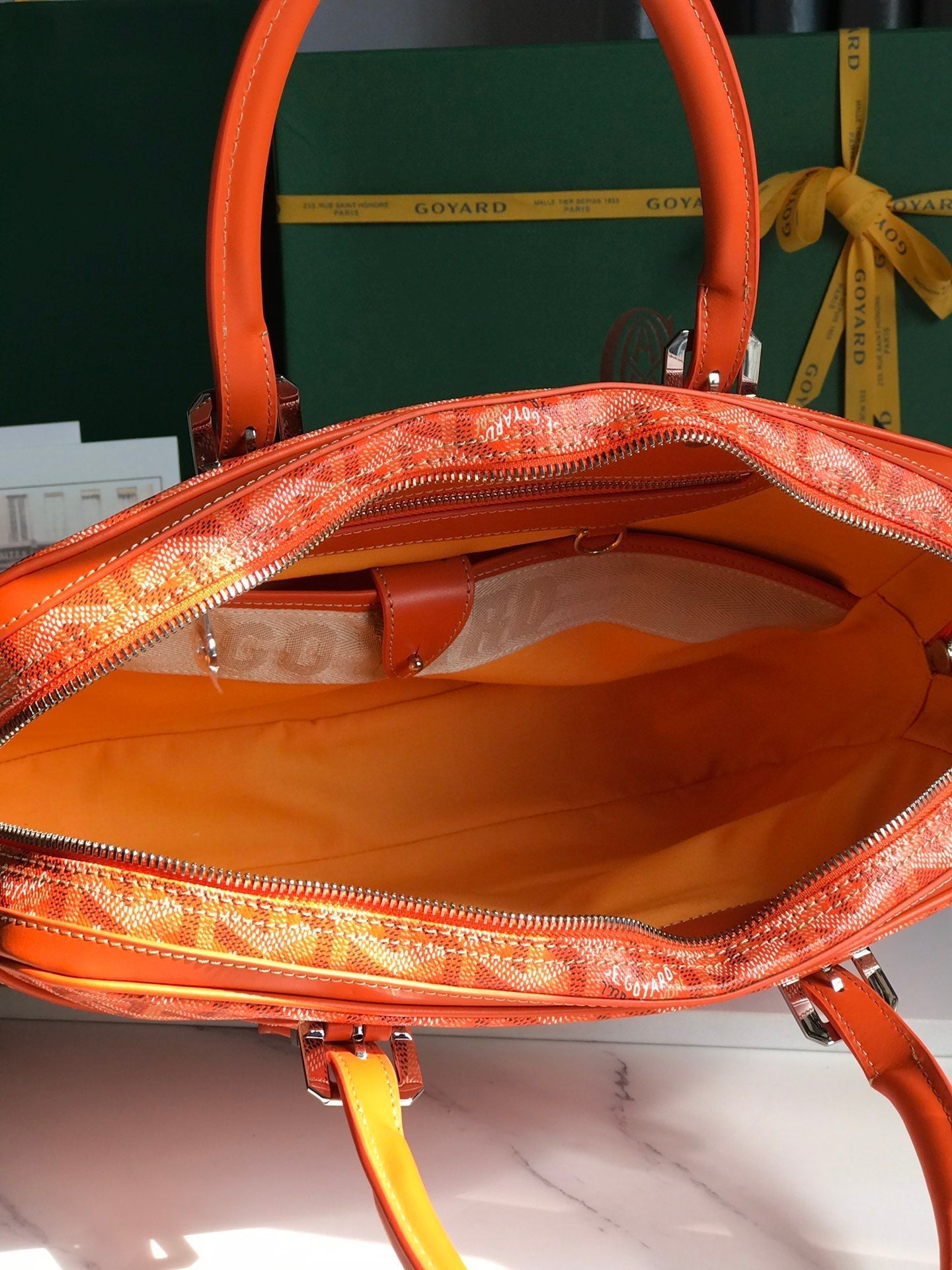 PORTE-DOCUMENTS AMBASSADE 35 EN TOILE GOYARDINE ORANGE