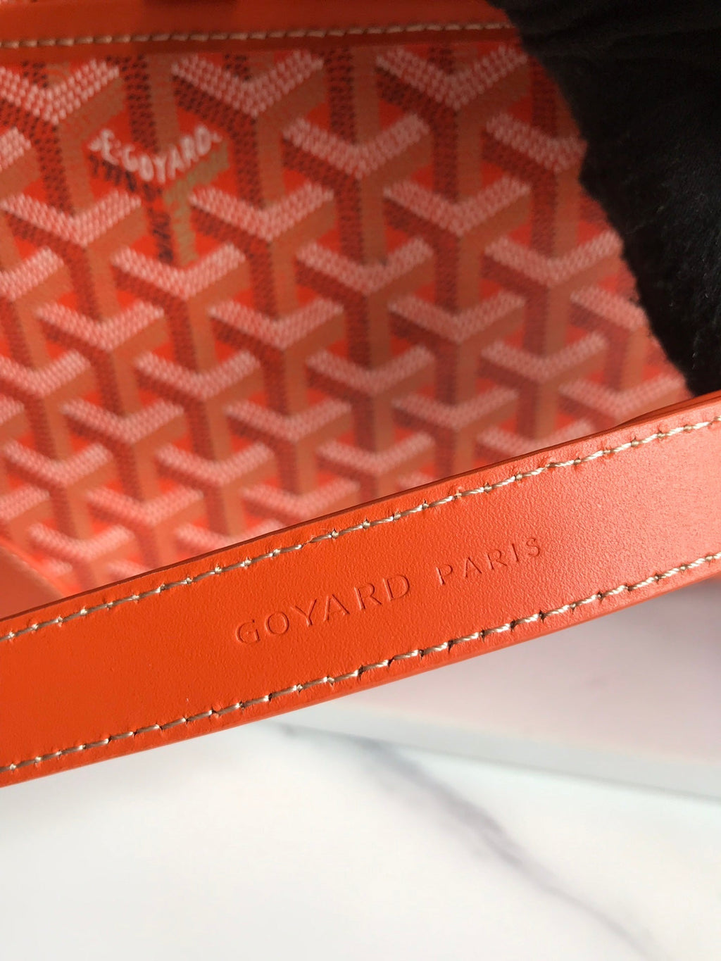 PORTE-DOCUMENTS AMBASSADE 35 EN TOILE GOYARDINE ORANGE
