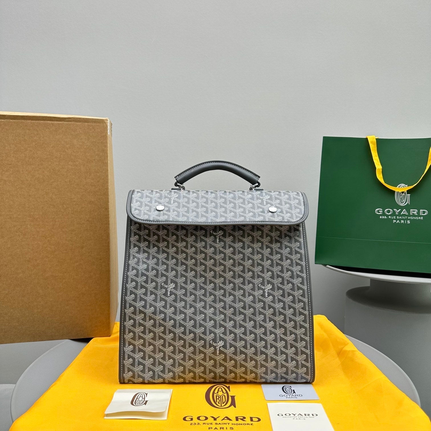 SAC À DOS LEGER 37 EN TOILE GOYARDINE GRISE AVEC BORDURE EN CUIR DE VEAU