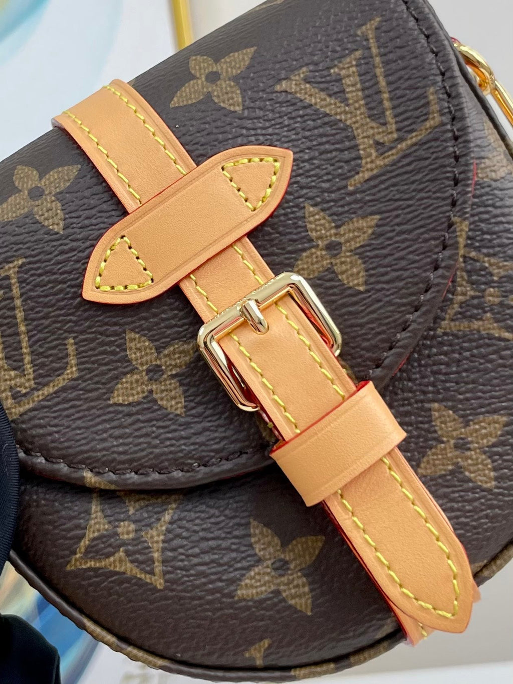 MICRO CHANTILLY 13 EN TOILE MONOGRAMME MARRON ET GARNITURES EN CUIR