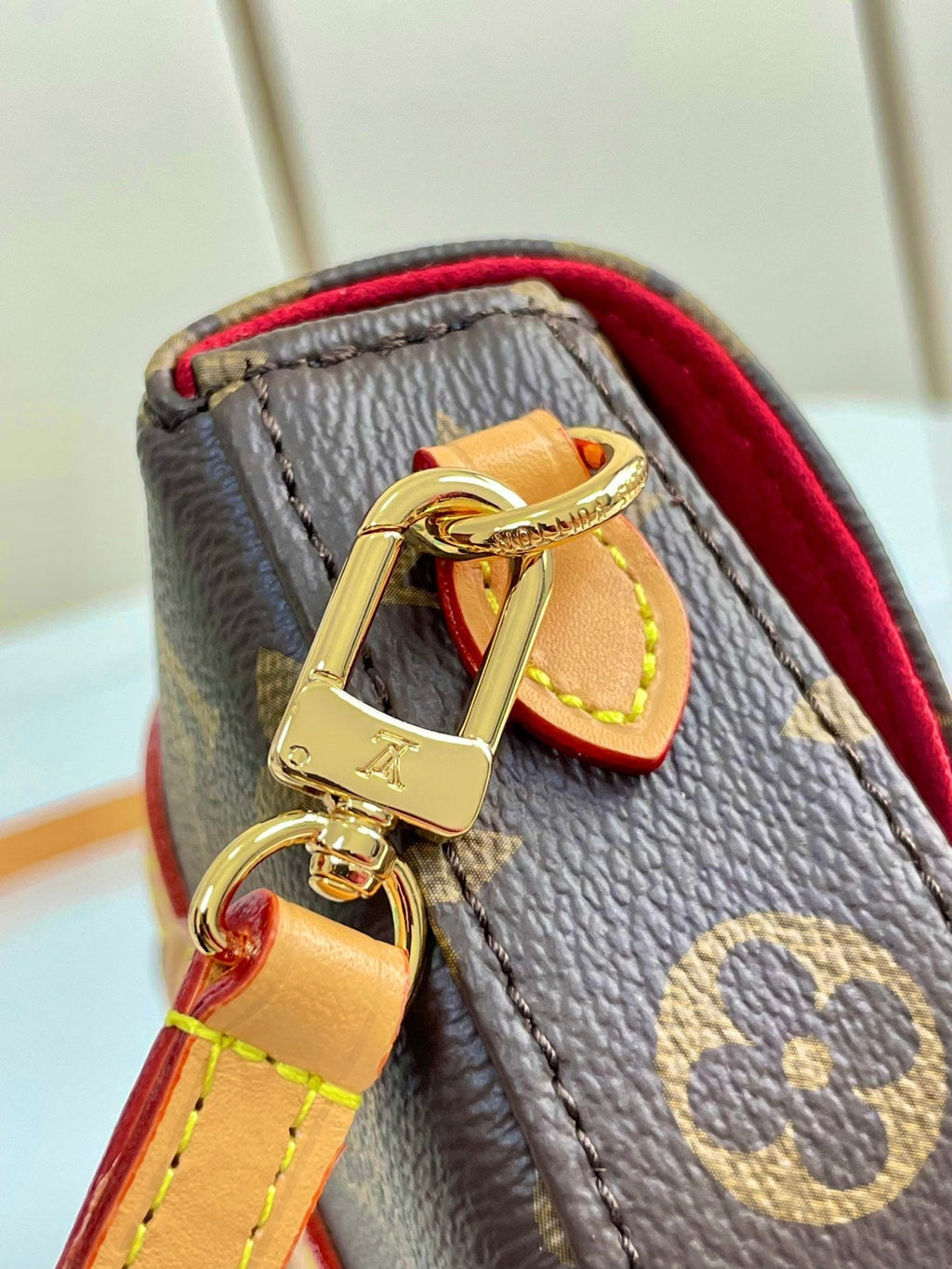 MICRO CHANTILLY 13 EN TOILE MONOGRAMME MARRON ET GARNITURES EN CUIR