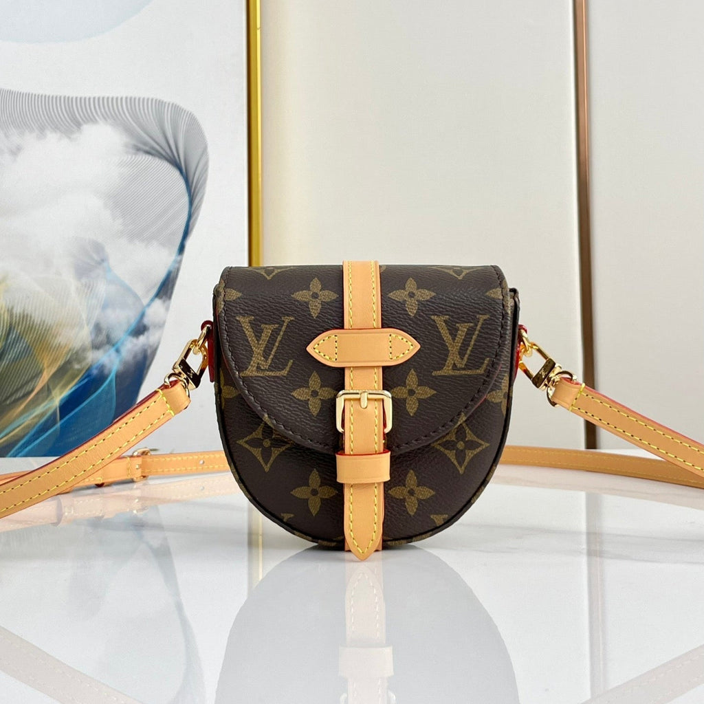 MICRO CHANTILLY 13 EN TOILE MONOGRAMME MARRON ET GARNITURES EN CUIR