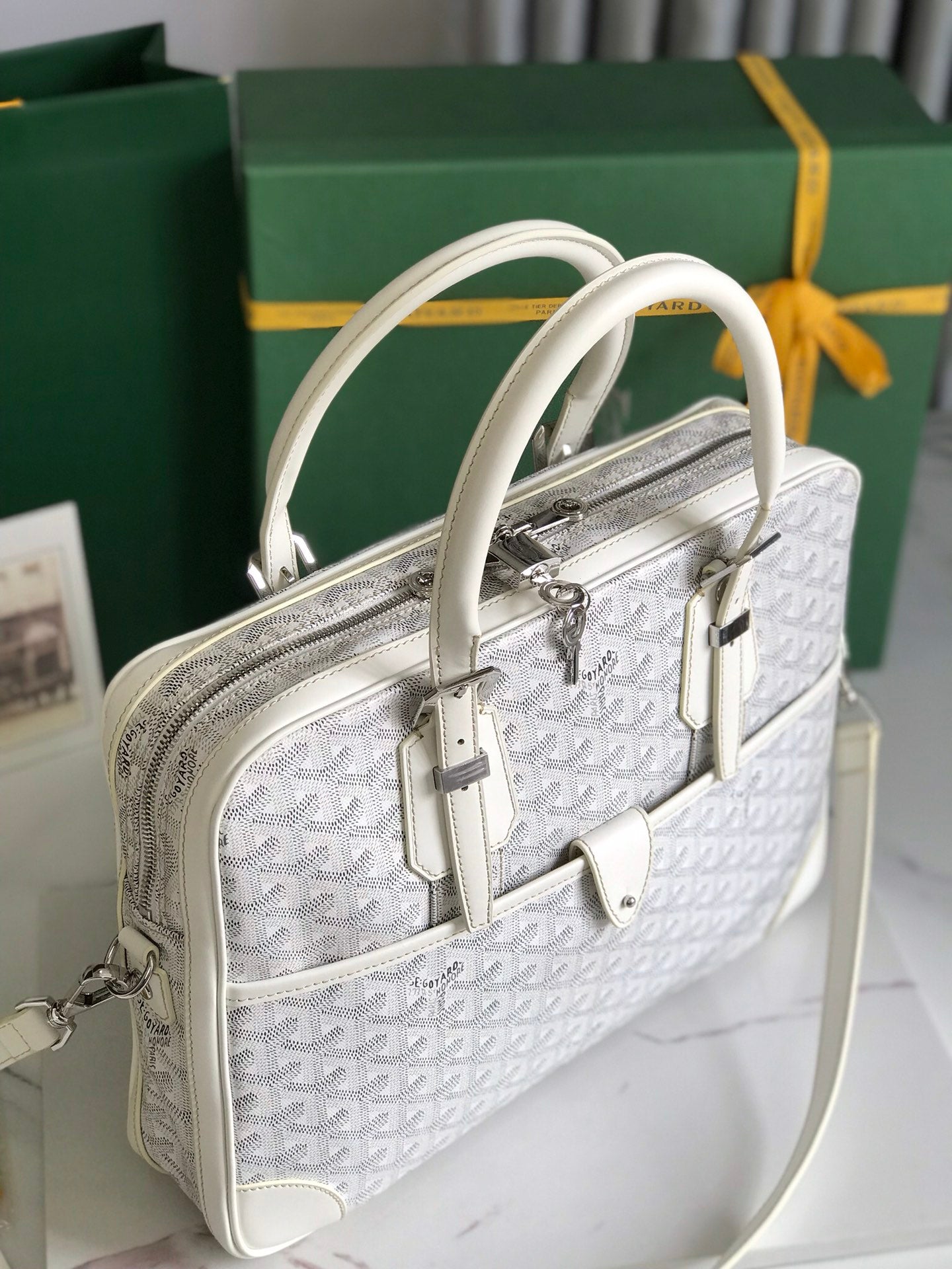 PORTE DOCUMENT AMBASSADE 35 EN TOILE GOYARDINE BLANCHE