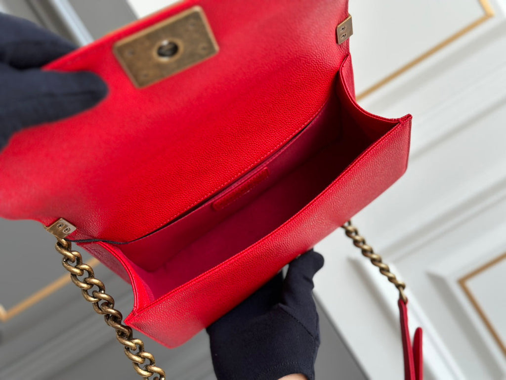 GARÇON MOYEN 25 ROUGE MATELASSÉ CAVIAR ANTIQUE GHW