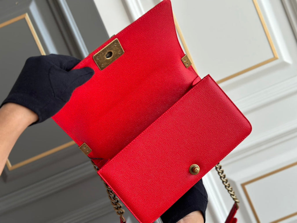 GARÇON MOYEN 25 ROUGE MATELASSÉ CAVIAR ANTIQUE GHW