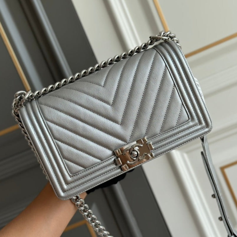 BOY MEDIUM 25 GREY CHEVRON CAVIAR SILVER HARDWARE