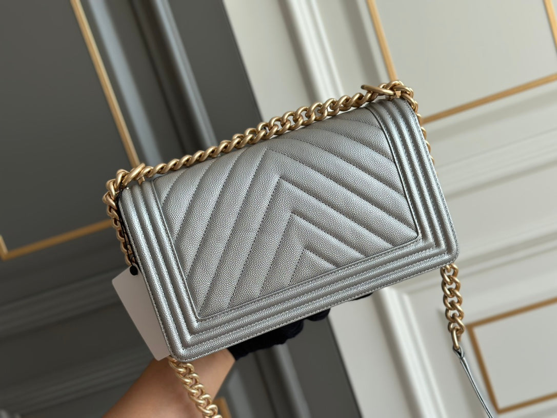 BOY MEDIUM 25 GREY CHEVRON CAVIAR AGED GOLD HARDWARE