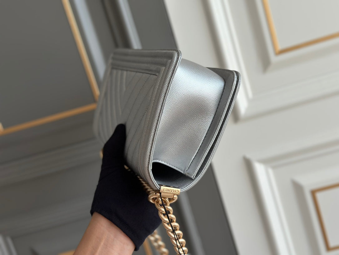 GARÇON MOYEN 25 GRIS CHEVRON CAVIAR QUINCAILLERIE OR VIEILLI