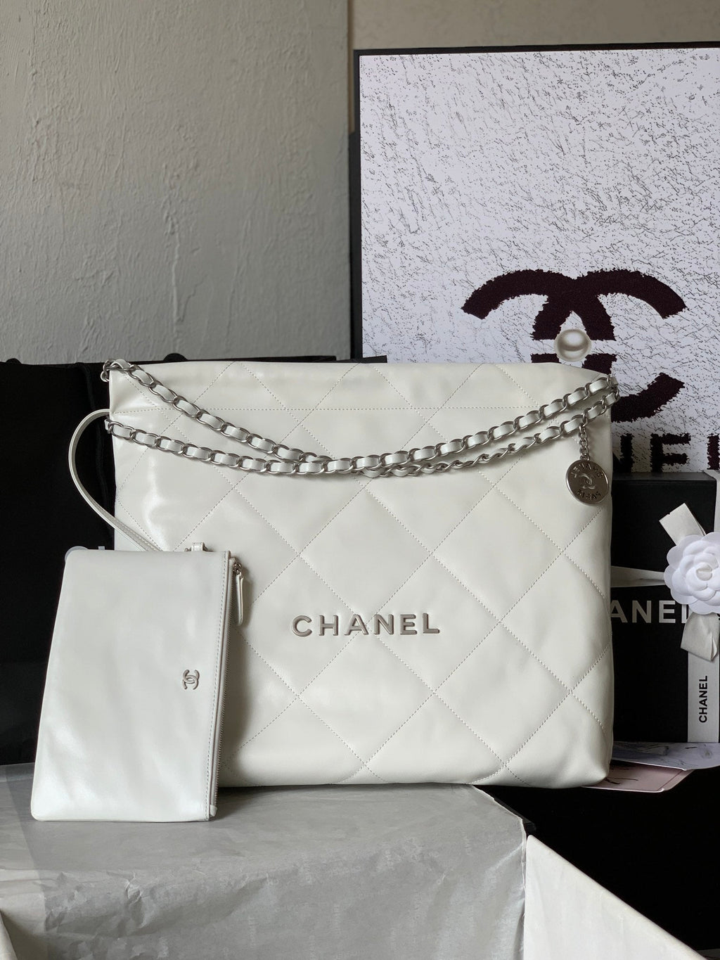 CC 22 HOBO WHITE CALFSKIN SILVER HARDWARE