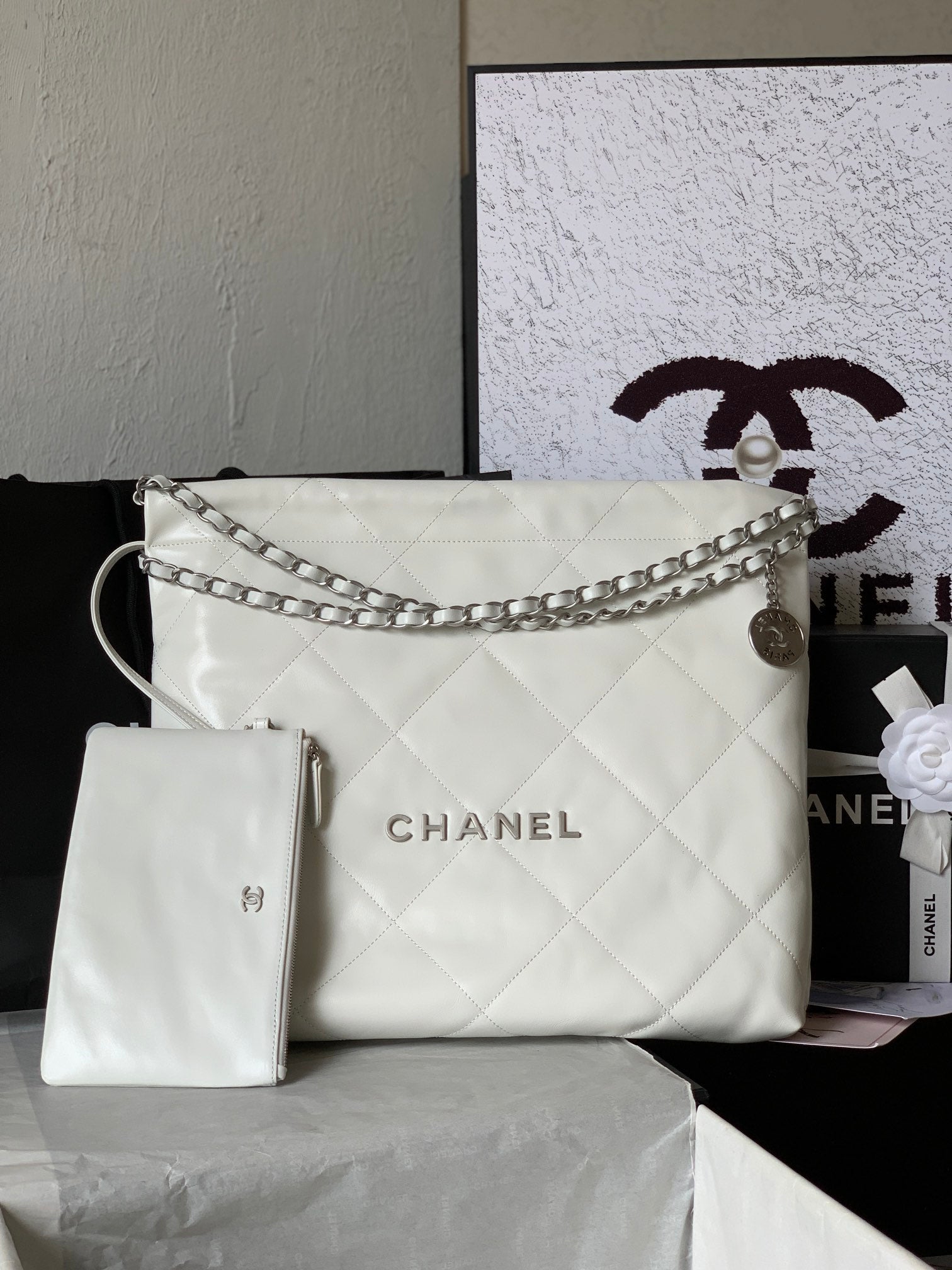 CC 22 HOBO WHITE CALFSKIN SILVER HARDWARE