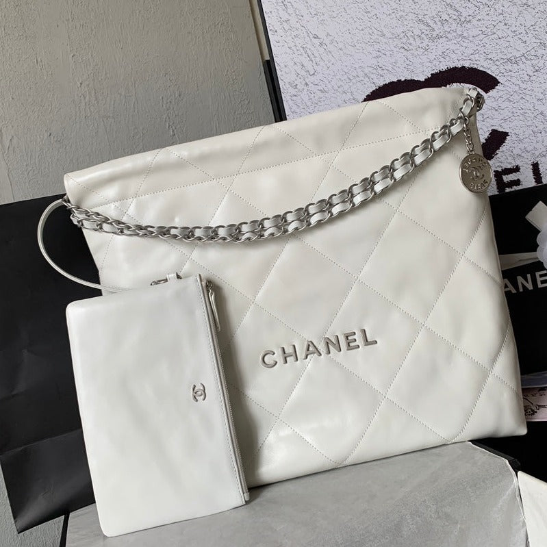 CC 22 HOBO WHITE CALFSKIN SILVER HARDWARE