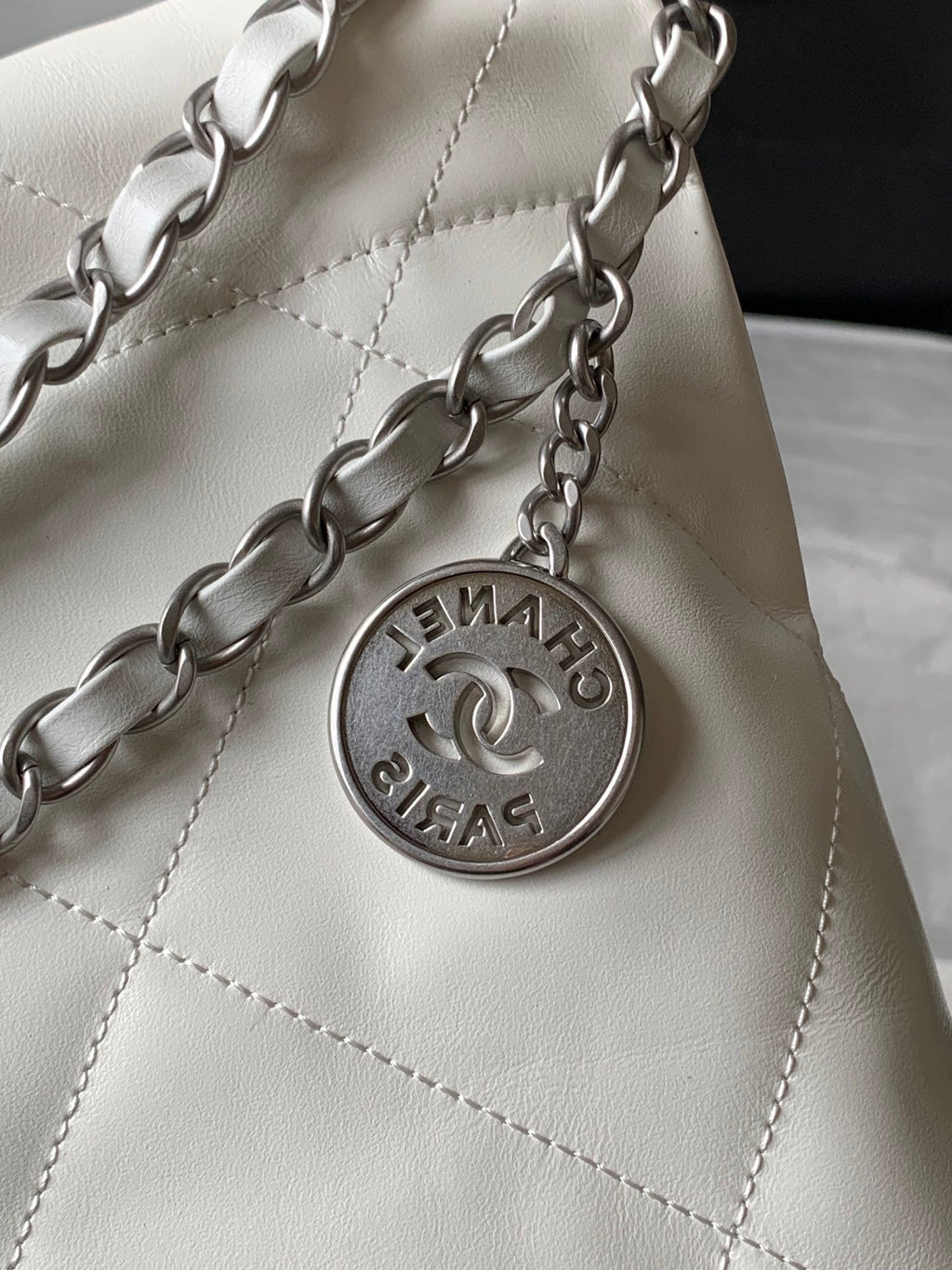 CC 22 HOBO WHITE CALFSKIN SILVER HARDWARE