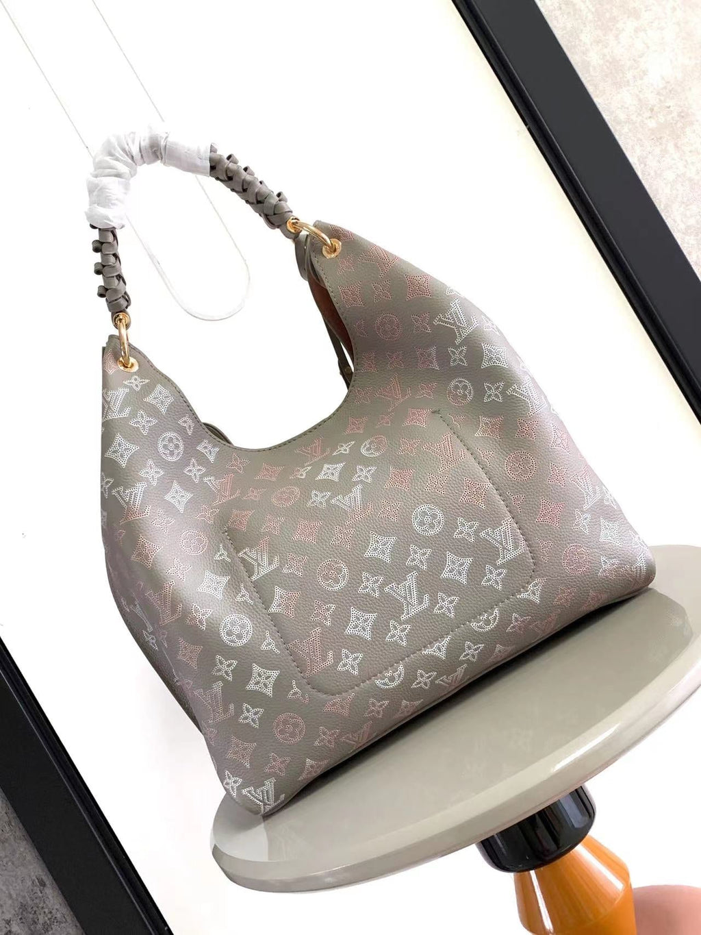 CARMEL 40 EN CUIR DE VEAU PERFORÉ GRIS MONOGRAMME DÉGRADÉ