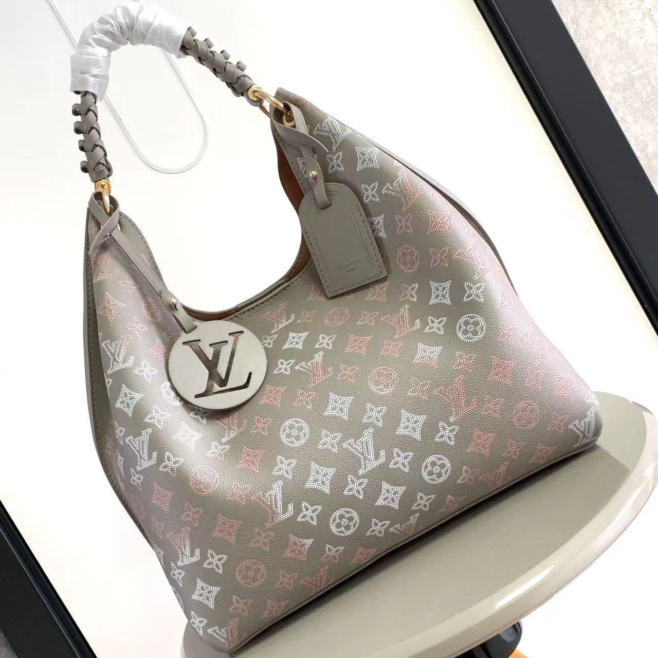 CARMEL 40 EN CUIR DE VEAU PERFORÉ GRIS MONOGRAMME DÉGRADÉ