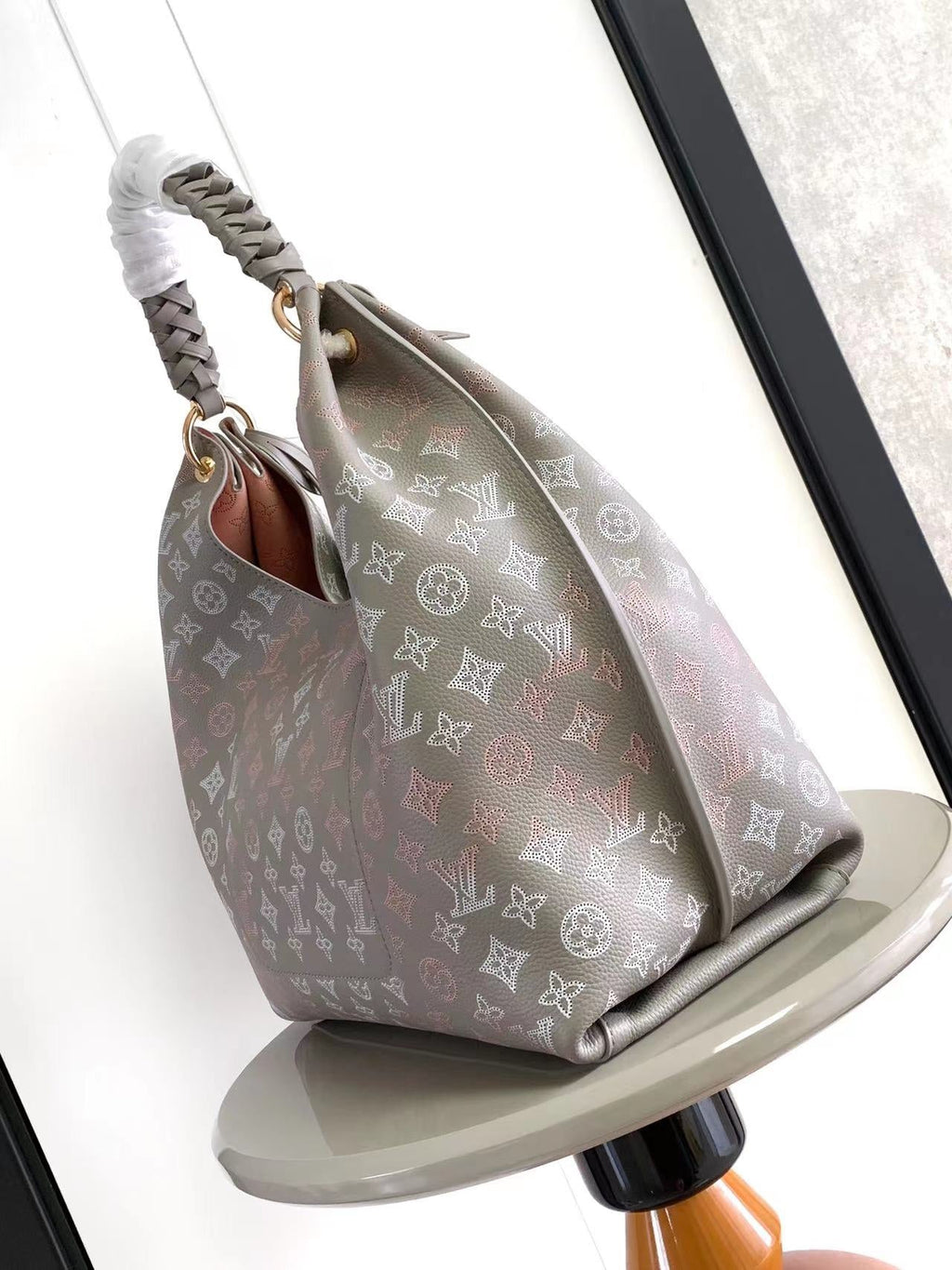 CARMEL 40 EN CUIR DE VEAU PERFORÉ GRIS MONOGRAMME DÉGRADÉ