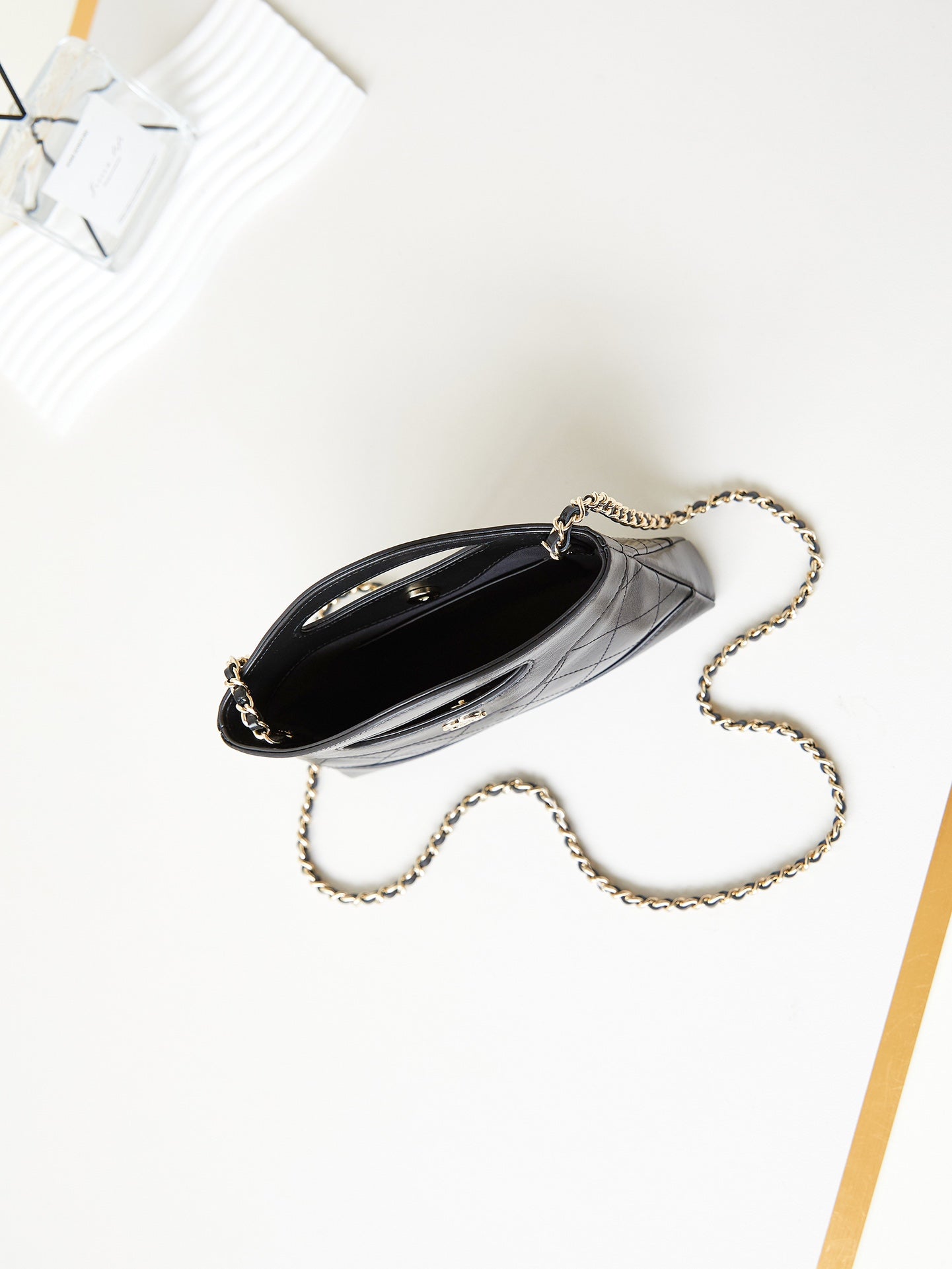 CC 24S31 NANO SAC CABAS 17,5 CM CUIR D'AGNEAU NOIR QUINCAILLERIE DORÉ