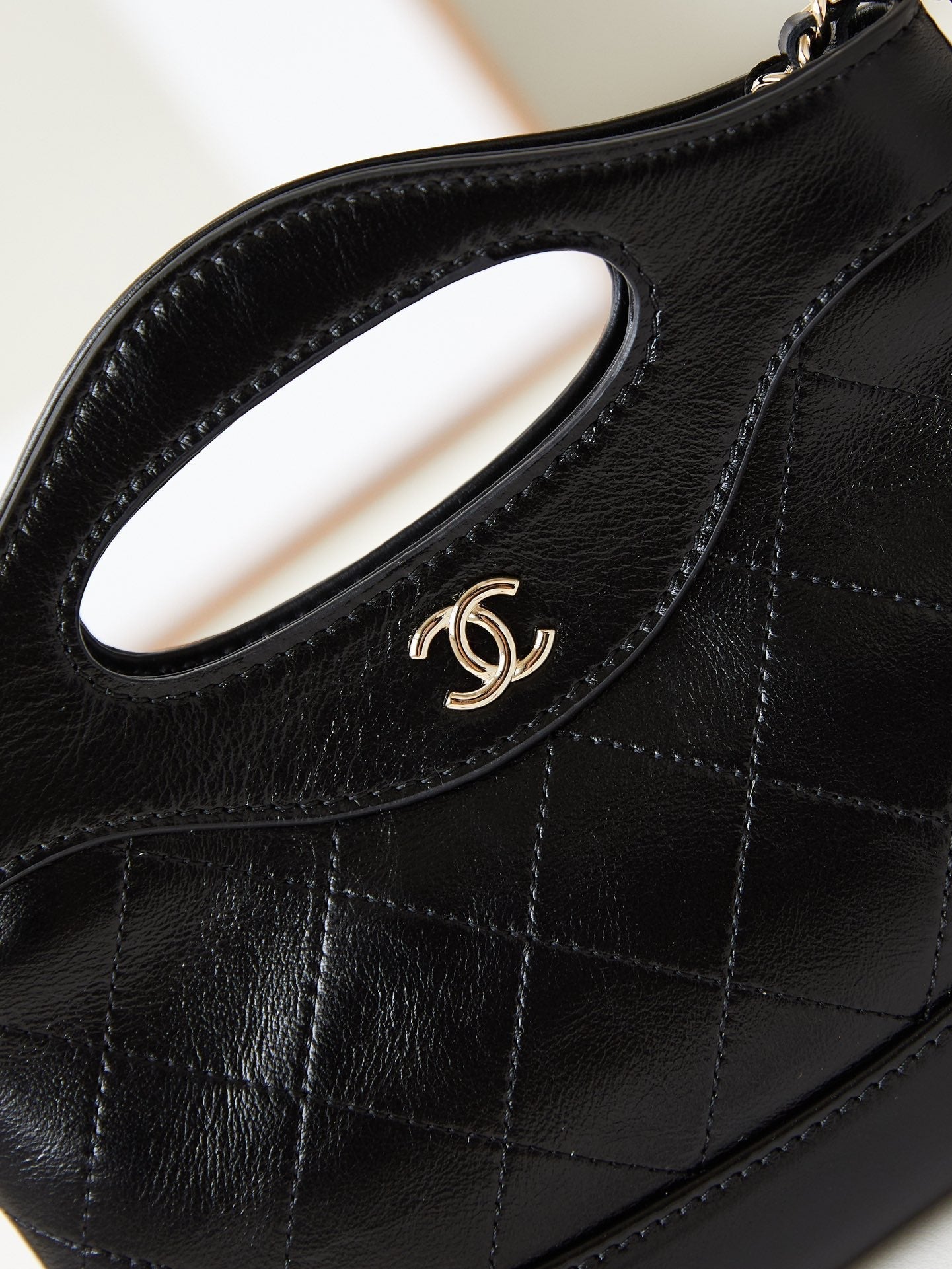 CC 24S31 NANO SAC CABAS 17,5 CM CUIR D'AGNEAU NOIR QUINCAILLERIE DORÉ